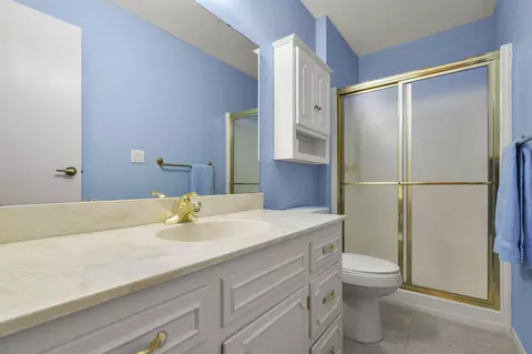 Bath - 7 Oak Ct, Branson, MO 65616 photo 1 of 2