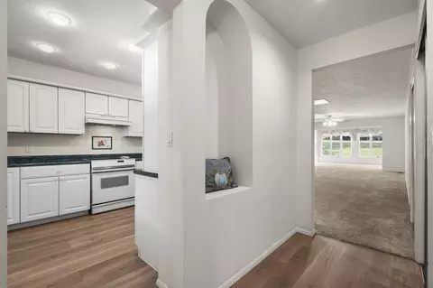 Entry Way - 7 Oak Ct, Branson, MO 65616 photo 1 of 2