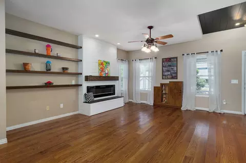 Living - 708 E Saint Charles St, Ozark, MO 65721 photo 3 of 4