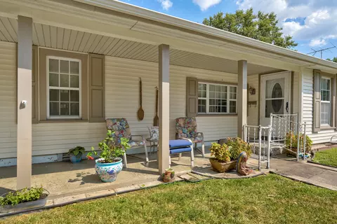 Exterior - 1908 S Holland Ave, Springfield, MO 65807 photo 6 of 16