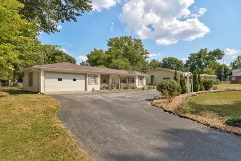Exterior - 1908 S Holland Ave, Springfield, MO 65807 photo 5 of 16
