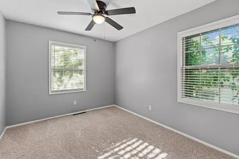 Bedroom - 4747 S Roslyn Ave, Springfield, MO 65804 photo 3 of 6