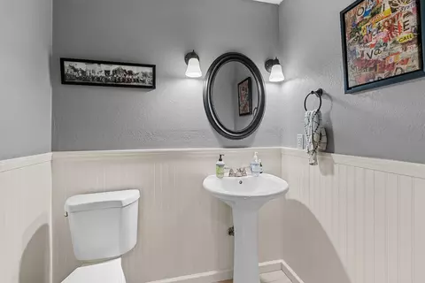 Bath - 4747 S Roslyn Ave, Springfield, MO 65804 photo 1 of 4