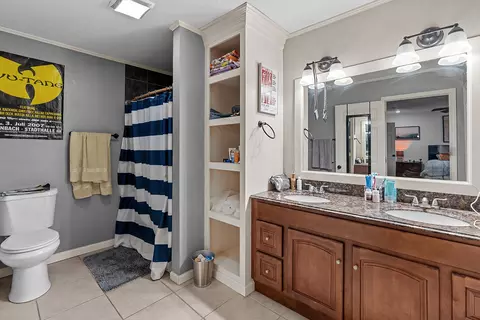 Bath - 4747 S Roslyn Ave, Springfield, MO 65804 photo 2 of 4