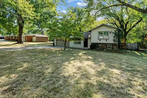 Exterior - 4747 S Roslyn Ave, Springfield, MO 65804 photo 4 of 13