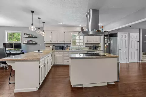 Kitchen - 4747 S Roslyn Ave, Springfield, MO 65804 photo 3 of 5