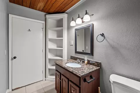 Bath - 4747 S Roslyn Ave, Springfield, MO 65804 photo 4 of 4