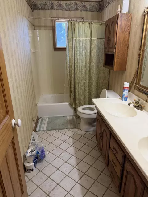 Bath - 300 S Holmes Ave, Wheaton, MO 64874 photo 1 of 3