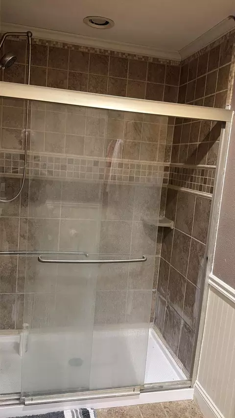 Bath - 300 S Holmes Ave, Wheaton, MO 64874 photo 2 of 3