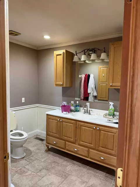 Bath - 300 S Holmes Ave, Wheaton, MO 64874 photo 3 of 3