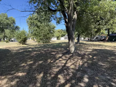 Exterior - 300 S Holmes Ave, Wheaton, MO 64874 photo 2 of 3