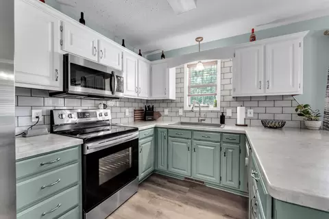 Kitchen - 411 Arrowhead Rd, Willard, MO 65781 photo 3 of 5
