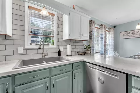 Kitchen - 411 Arrowhead Rd, Willard, MO 65781 photo 4 of 5