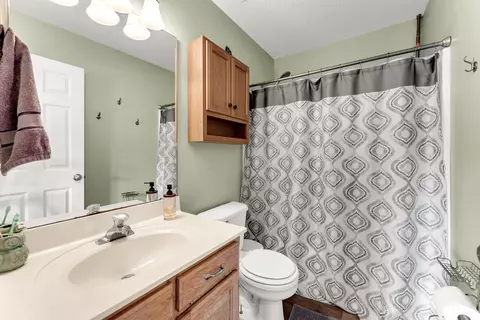 Bath - 411 Arrowhead Rd, Willard, MO 65781 photo 1 of 2