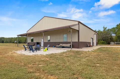 Exterior - 623 E 427th Rd, Bolivar, MO 65613 photo 5 of 6