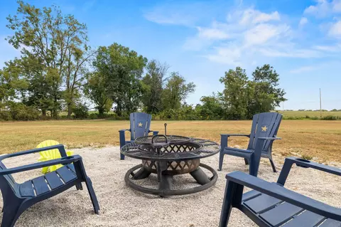 Exterior - 623 E 427th Rd, Bolivar, MO 65613 photo 3 of 6