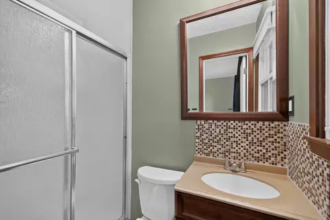Bath - 2928 S Lancelot Ct, Springfield, MO 65807 photo 1 of 3