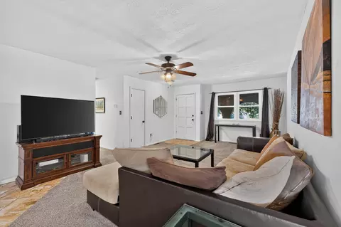 Living - 2928 S Lancelot Ct, Springfield, MO 65807 photo 3 of 3