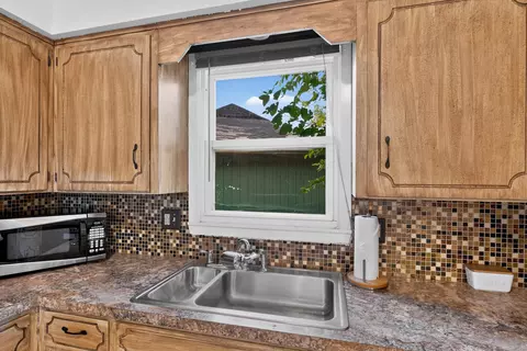 Kitchen - 2928 S Lancelot Ct, Springfield, MO 65807 photo 3 of 5