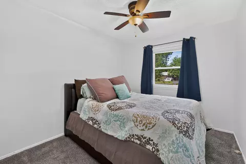 Bedroom - 2928 S Lancelot Ct, Springfield, MO 65807 photo 3 of 5