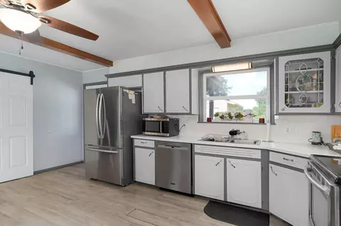 Kitchen - 1757 E Mcclernon St, Springfield, MO 65803 photo 5 of 5