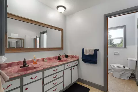 Bath - 1757 E Mcclernon St, Springfield, MO 65803 photo 3 of 4