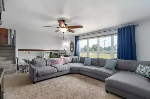 Living - 1757 E Mcclernon St, Springfield, MO 65803 photo 3 of 5