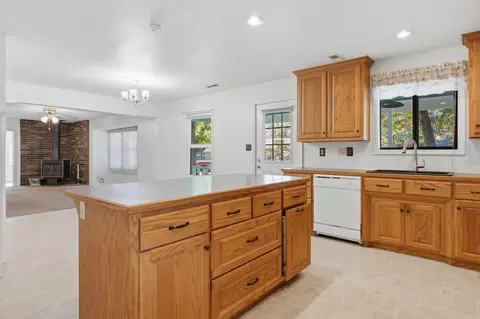 Kitchen - 25193 Cedar Crest Dr, Hermitage, MO 65668 photo 3 of 3