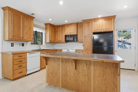 Kitchen - 25193 Cedar Crest Dr, Hermitage, MO 65668 photo 2 of 3