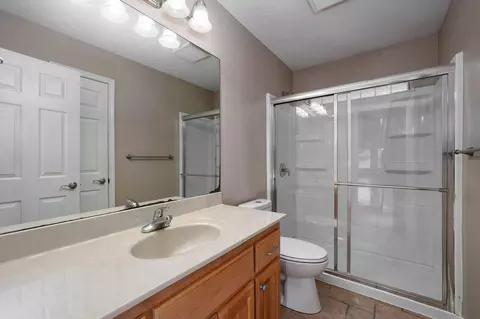 Bath - 3582 N Thistlewood Ct, Springfield, MO 65803 photo 5 of 5
