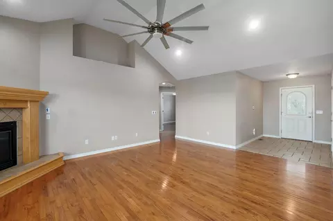 Living - 3582 N Thistlewood Ct, Springfield, MO 65803 photo 4 of 11