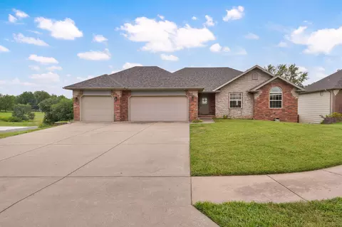 Exterior - 3582 N Thistlewood Ct, Springfield, MO 65803 photo 2 of 9