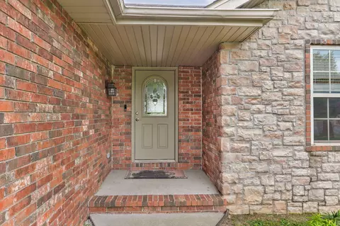 Entry Way - 3582 N Thistlewood Ct, Springfield, MO 65803 photo 1 of 2