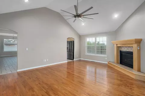 Living - 3582 N Thistlewood Ct, Springfield, MO 65803 photo 3 of 11