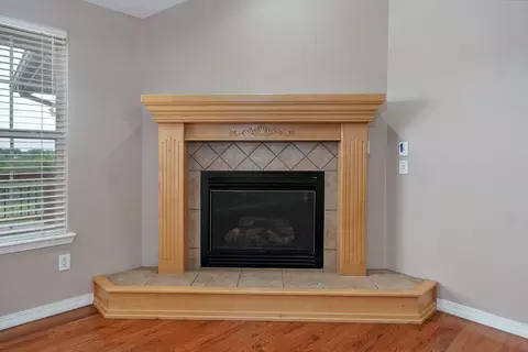 Living - 3582 N Thistlewood Ct, Springfield, MO 65803 photo 5 of 11