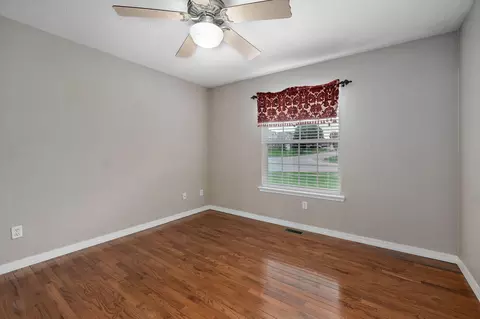 Bedroom - 3582 N Thistlewood Ct, Springfield, MO 65803 photo 3 of 3