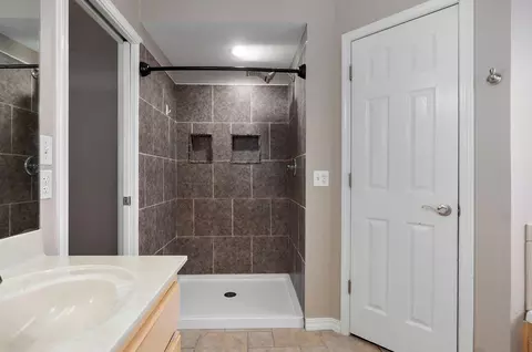 Bath - 3582 N Thistlewood Ct, Springfield, MO 65803 photo 1 of 5