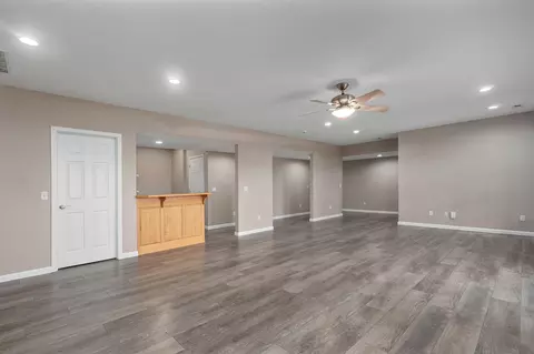 Living - 3582 N Thistlewood Ct, Springfield, MO 65803 photo 8 of 11