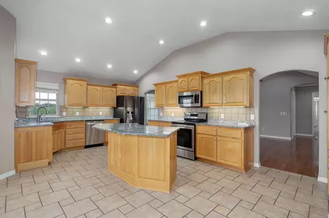 Kitchen - 3582 N Thistlewood Ct, Springfield, MO 65803 photo 4 of 4
