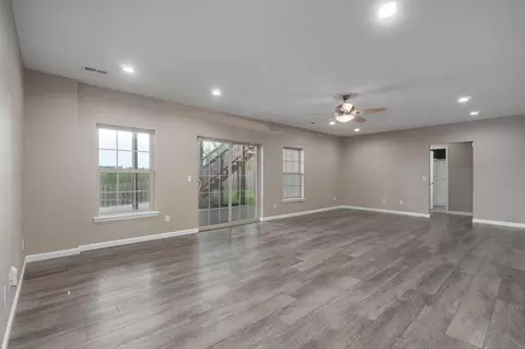Living - 3582 N Thistlewood Ct, Springfield, MO 65803 photo 11 of 11