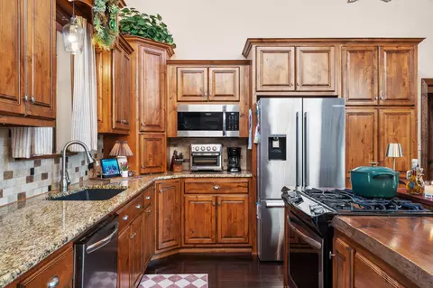 Kitchen - 24138 Mustang Ln, Shell Knob, MO 65747 photo 4 of 4