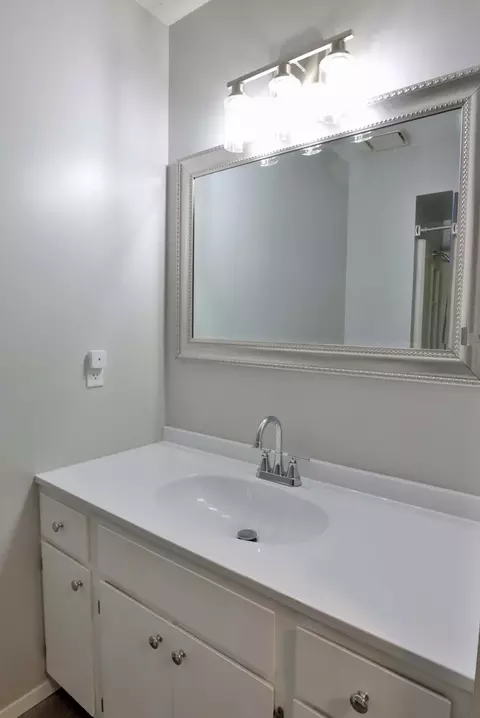Bath - 1202 E Wildwood St, Republic, MO 65738 photo 2 of 2