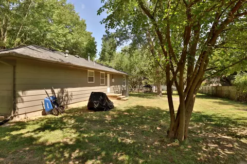Exterior - 1202 E Wildwood St, Republic, MO 65738 photo 4 of 6