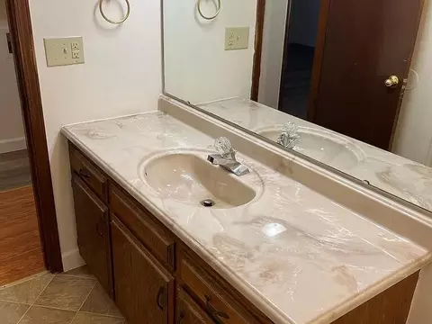 Bath - 3155 E Washita St, Springfield, MO 65804 photo 3 of 3