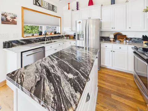 Kitchen - 95 Wildlife Trl, Branson, MO 65616 photo 2 of 3
