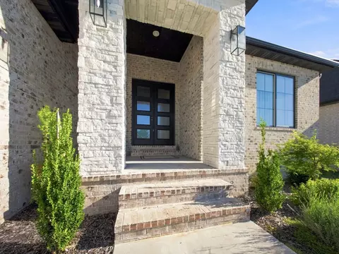 Exterior - 3925 E Woodhue St, Springfield, MO 65802 photo 6 of 17
