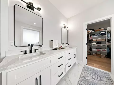 Bath - 3925 E Woodhue St, Springfield, MO 65802 photo 6 of 8