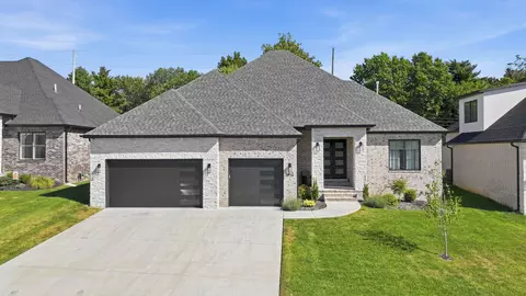 Exterior - 3925 E Woodhue St, Springfield, MO 65802 photo 2 of 17