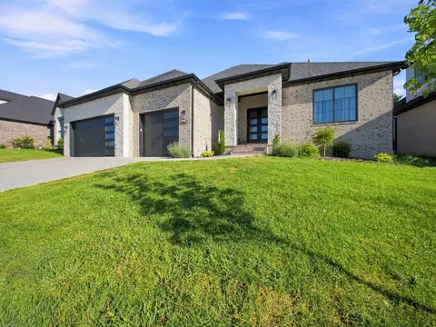 Exterior - 3925 E Woodhue St, Springfield, MO 65802 photo 5 of 17