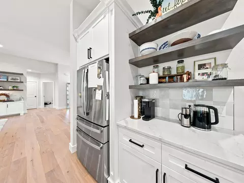 Kitchen - 3925 E Woodhue St, Springfield, MO 65802 photo 5 of 7